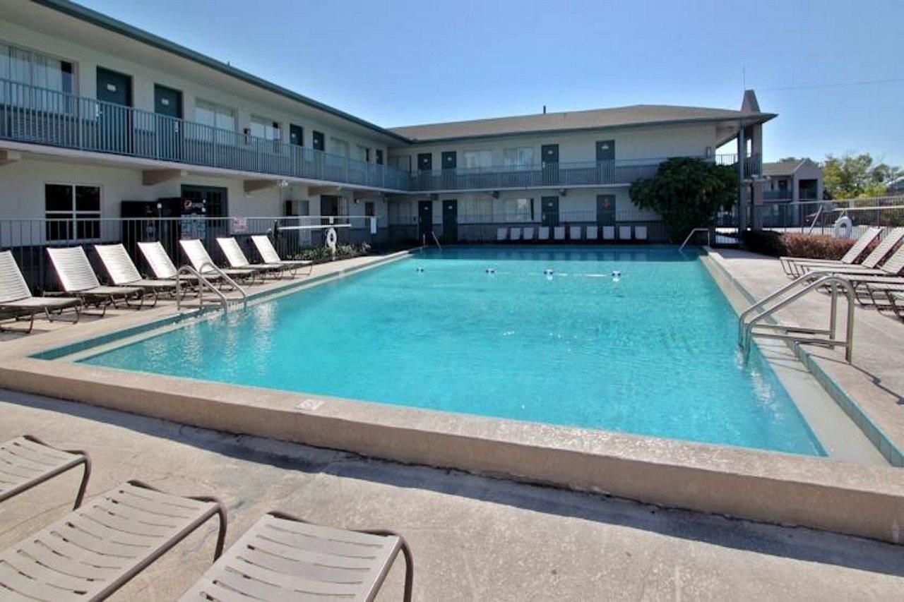 Super 8 By Wyndham Kissimmee 모텔 외부 사진